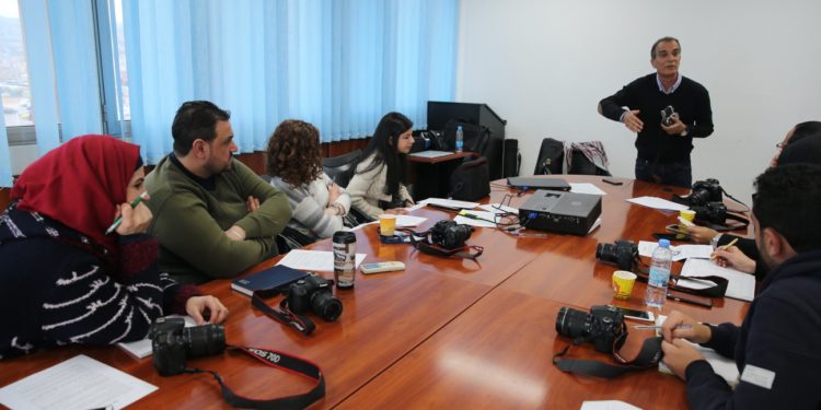 ورشة عمل تدريبية على تقنيات التصوير الفوتوغرافي والفيديو يقيمها دار المصوّر لفريق عمل من الأونروا