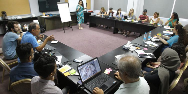 ورشة العمل التدريبية في برنامج ‘البحث عن الحقيقة’ للتدريب على مهارات التصوير الصحافي والتوثيقي