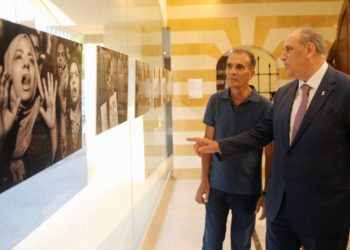مهرجان بيروت للصورة اليوم الثاني إفتتح السيد وزير الإعلام السيد جمال جرّاح، معرض “الصورة الصحفية”، في قاعة ليلى الصلح حمادة (القاعة الزجاجية).