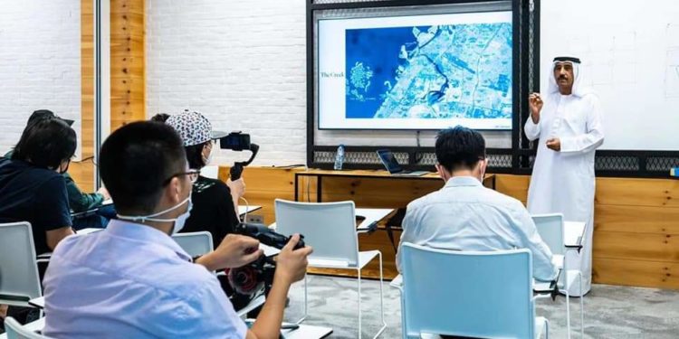 A sequence of lectures had been introduced by Saeed Al Shamsi, GPU Vice President and Title officer, to a group of Chinese photographers’ residence in UAE