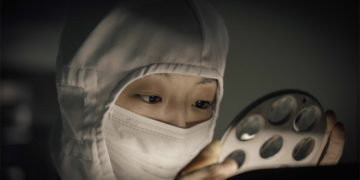 بالفيديو شاهد كيف يتم صناعة العدسات في مصنع سيجما