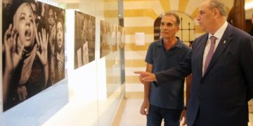 مهرجان بيروت للصورة اليوم الثاني إفتتح السيد وزير الإعلام السيد جمال جرّاح، معرض “الصورة الصحفية”، في قاعة ليلى الصلح حمادة (القاعة الزجاجية).