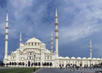 فايز النقبي مصور فوتوغرافي إماراتي رسمت عدسته لوحات فنية بديعة،