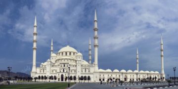 فايز النقبي مصور فوتوغرافي إماراتي رسمت عدسته لوحات فنية بديعة،