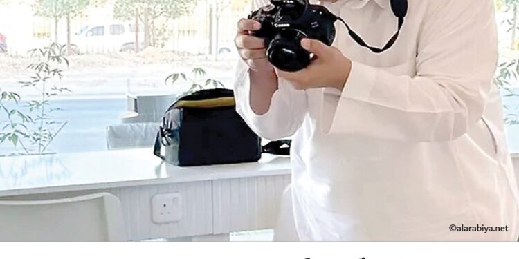 فوتوغرافيا-كفيفٌ جزئياً يرسمُ قصته مع الكاميرا في السعودية