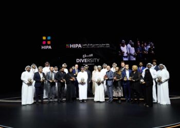 سمو الشيخ منصور بن محمد بن راشد آل مكتوم يُكّرّم الفائزين بموسم “التنوّع”