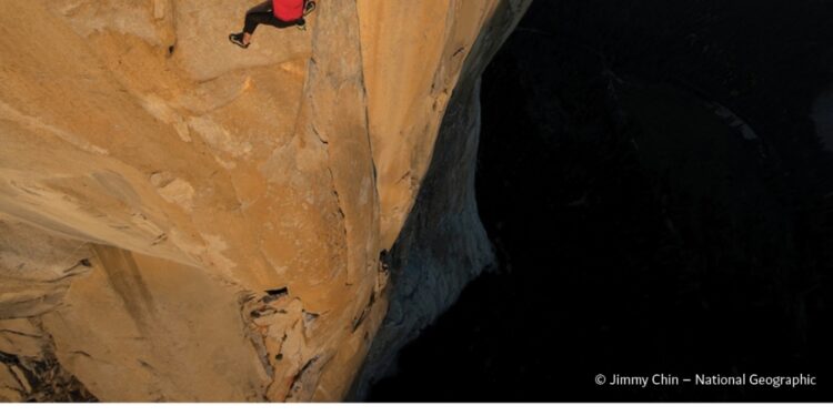فوتوغرافيا – كان يتصفّح المجلة .. فأصبح من أبرز مصوريها ومُخرجِيها